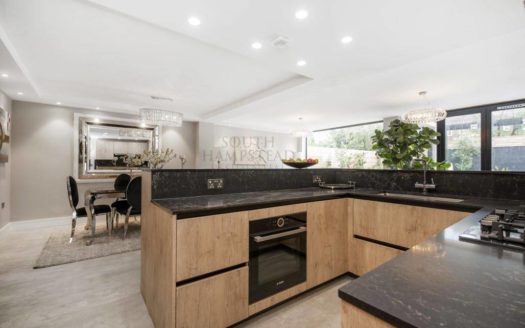 4 Court Close