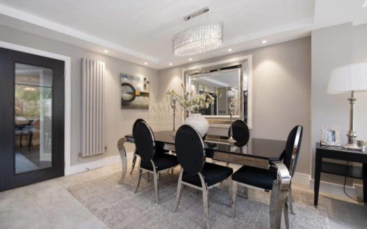 4 Court Close